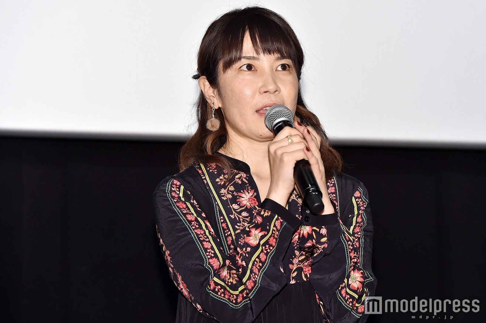 安里麻里監督（C）モデルプレス