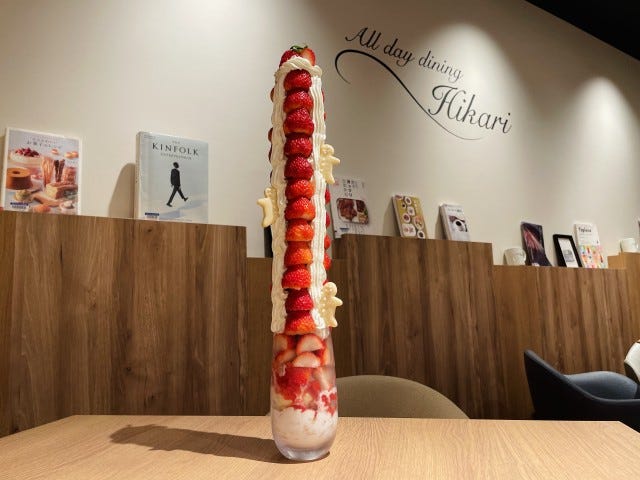 今季がラストチャンス！挑戦してみたい「エベレスト級のいちごパフェ」