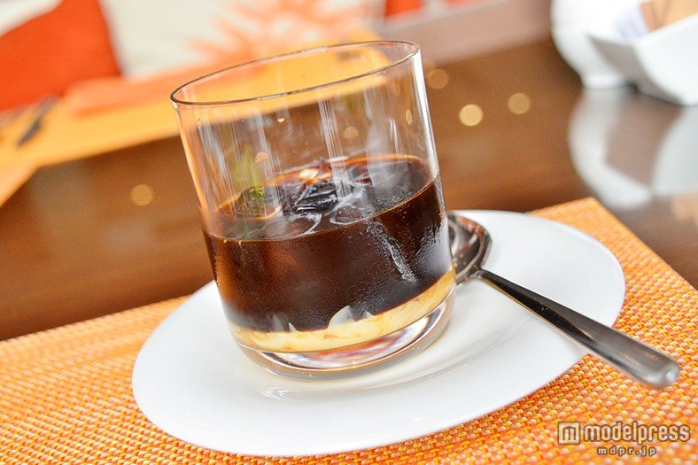 濃い目のブラックコーヒーに練乳を沈めたベトナムコーヒー