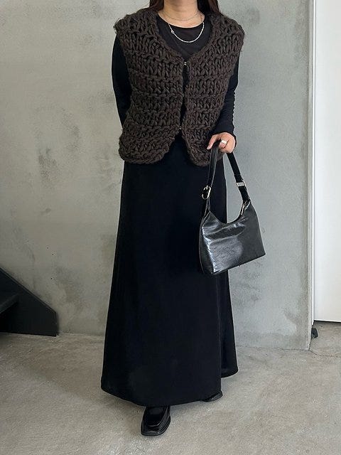 黒ロングスカート コーデ 黒ロングスカートコーデ2