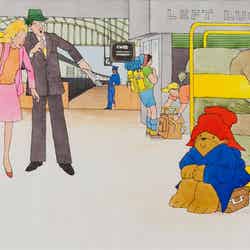 ジョン・ロバン画 「ブラウン夫妻、駅でパディントンと出会う」、1992年
Illustrated by John Lobban(C)John Lobban/HarperCollins 2018