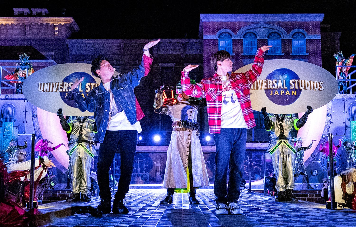 三代目JSB・NAOTO&山下健二郎、USJハロウィーン初降臨 ゲスト1000人と熱狂ダンス