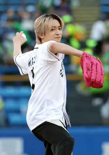 Hey！ Say！ JUMP 知念侑李が始球式 暴投に「めちゃくちゃ悔しい」「50点」