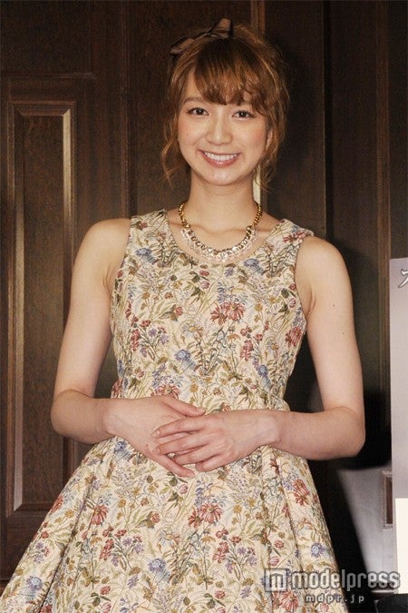 芹那、ミニスカで美脚披露「足は見せたかったですね」