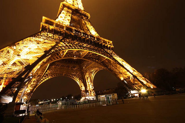 エッフェル塔／Effel tower paris by Paul Roberts/ Photography