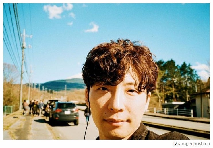 星野源「MIU404」“志摩”自撮りショット公開「久々で嬉しい」「かっこいい」の声