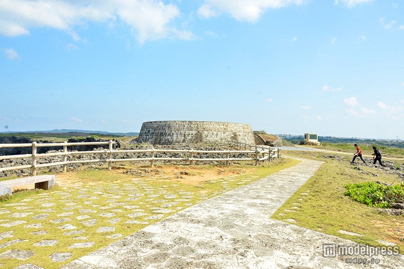 残波岬のある広大な敷地内