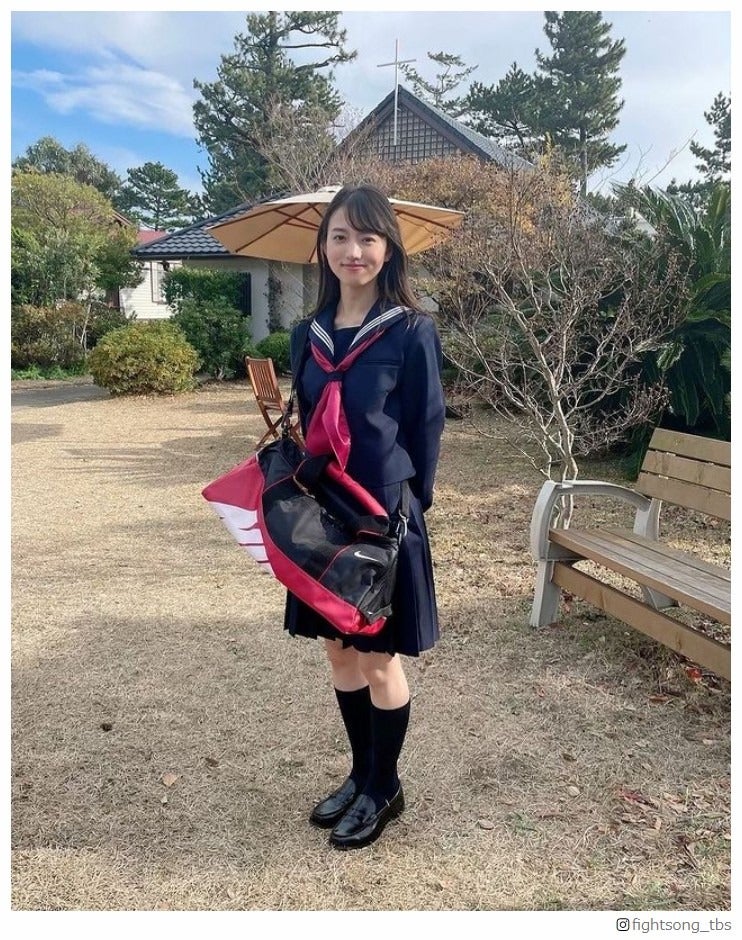 「ファイトソング」清原果耶、セーラー服ショットに反響「可愛すぎる」「無敵」