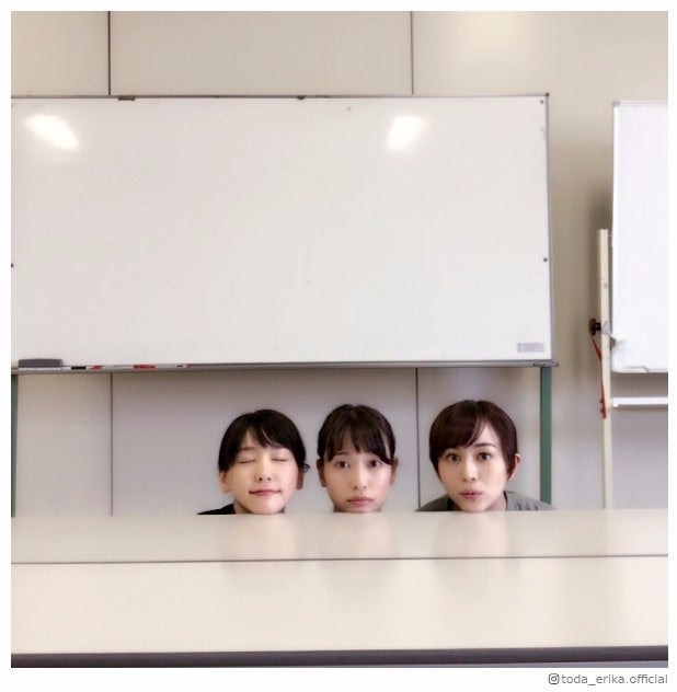 戸田恵梨香、新垣結衣＆比嘉愛未と「コード・ブルー」豪華3ショット　お茶目な“美の競演”に「お宝だ」「最強」と興奮の声