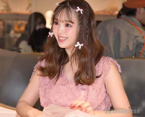 藤田ニコル、ディレクションブランド「CALNAMUR」初店舗オープン ほっそり二の腕際立つピンクドレス姿で登場