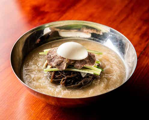 六本木に「焼肉 冷麺 ユッチャン。」日本初上陸 ハワイ人気No.1グルメ“黒冷麺”提供