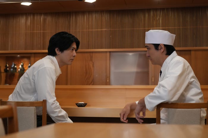 玉山鉄二、渡辺大「笑うマトリョーシカ」第10話より(C)TBS