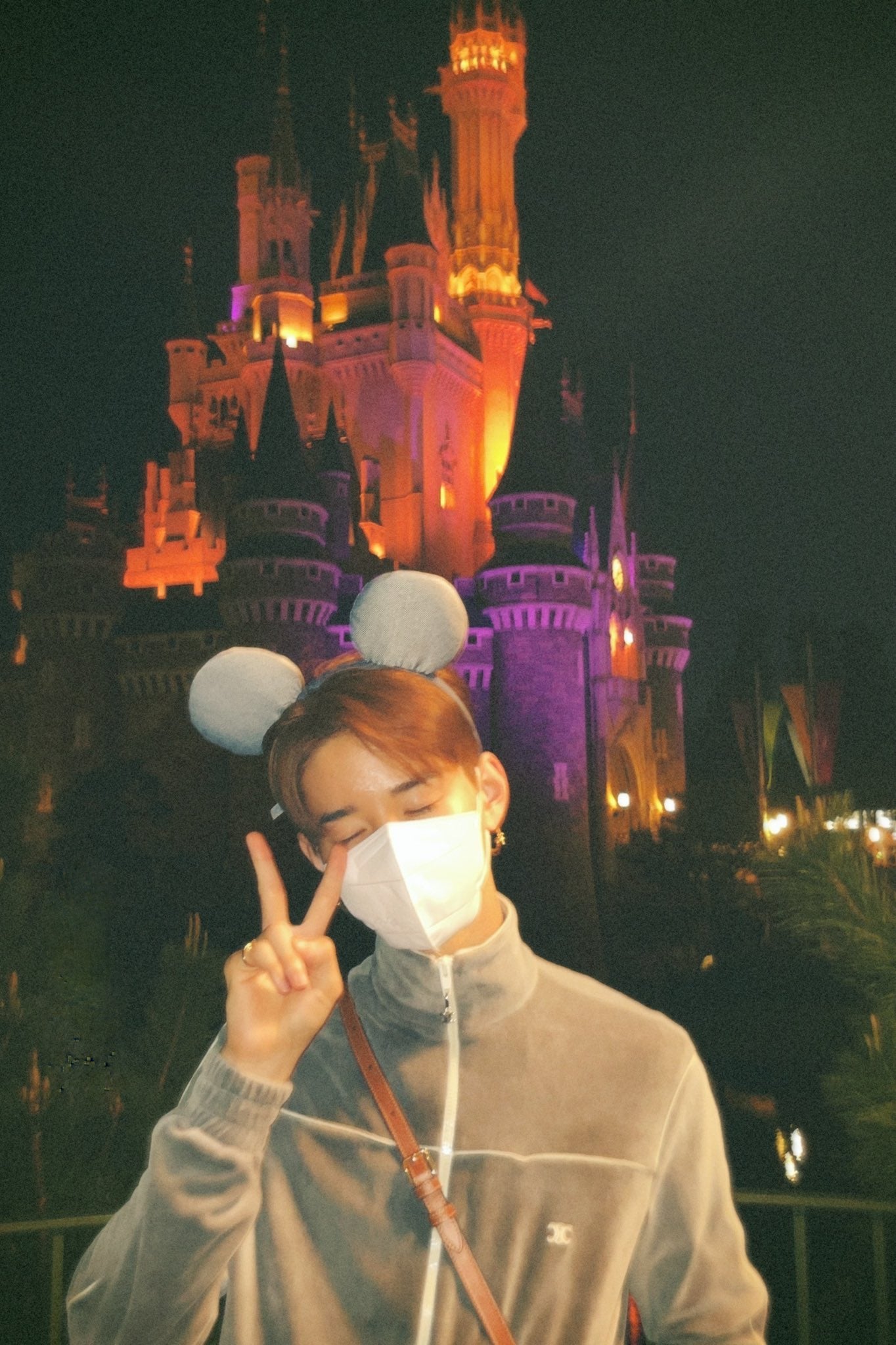 JO1佐藤景瑚、ディズニーランド満喫ショットに反響「画になる」「リアル王子様」