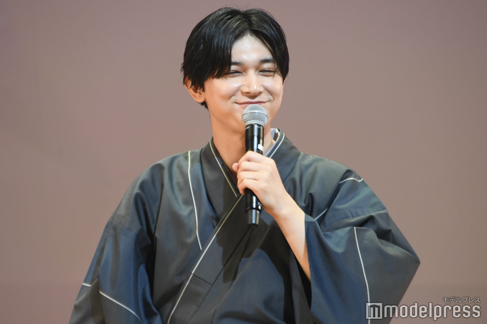 念願のコール＆レスポンスに満足げな表情を浮かべる吉沢亮（C）モデルプレス