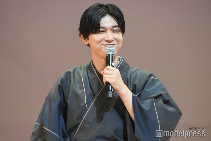 念願のコール&レスポンスに満足げな表情を浮かべる吉沢亮(C)モデルプレス