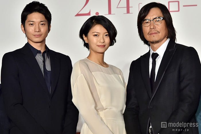 左から:向井理、榮倉奈々、豊川悦司