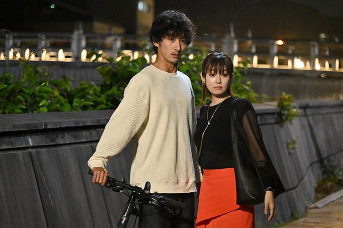 上杉柊平、深田恭子「18/40~ふたりなら夢も恋も~」第3話より(C)TBS