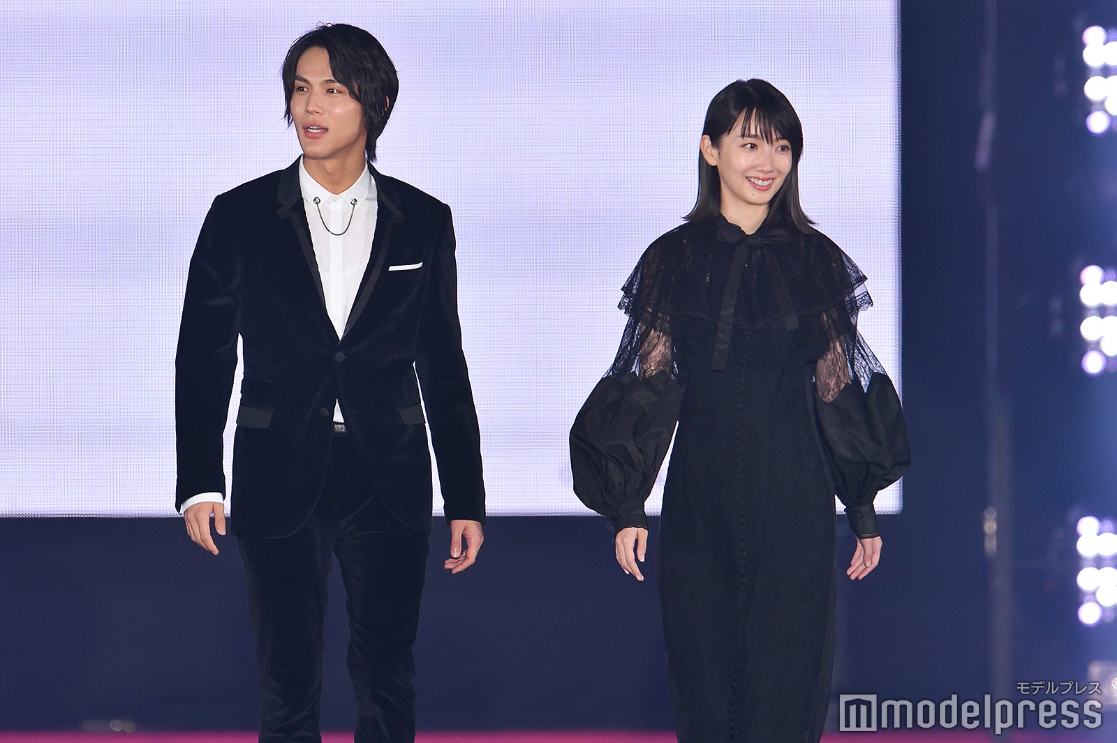 中川大志、波瑠（C）モデルプレス