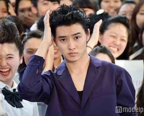 “ジョジョ”山崎賢人、リーゼント姿がキマりすぎ!グレートなJK300人が大歓声