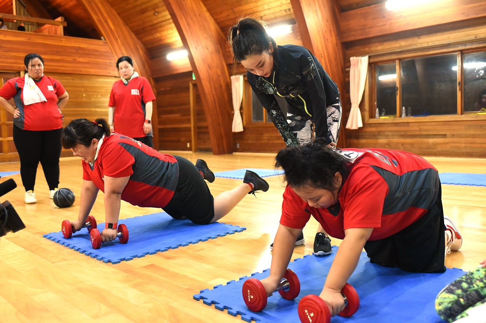 「ダイエット・ヴィレッジ～」合宿の様子 （C）日本テレビ