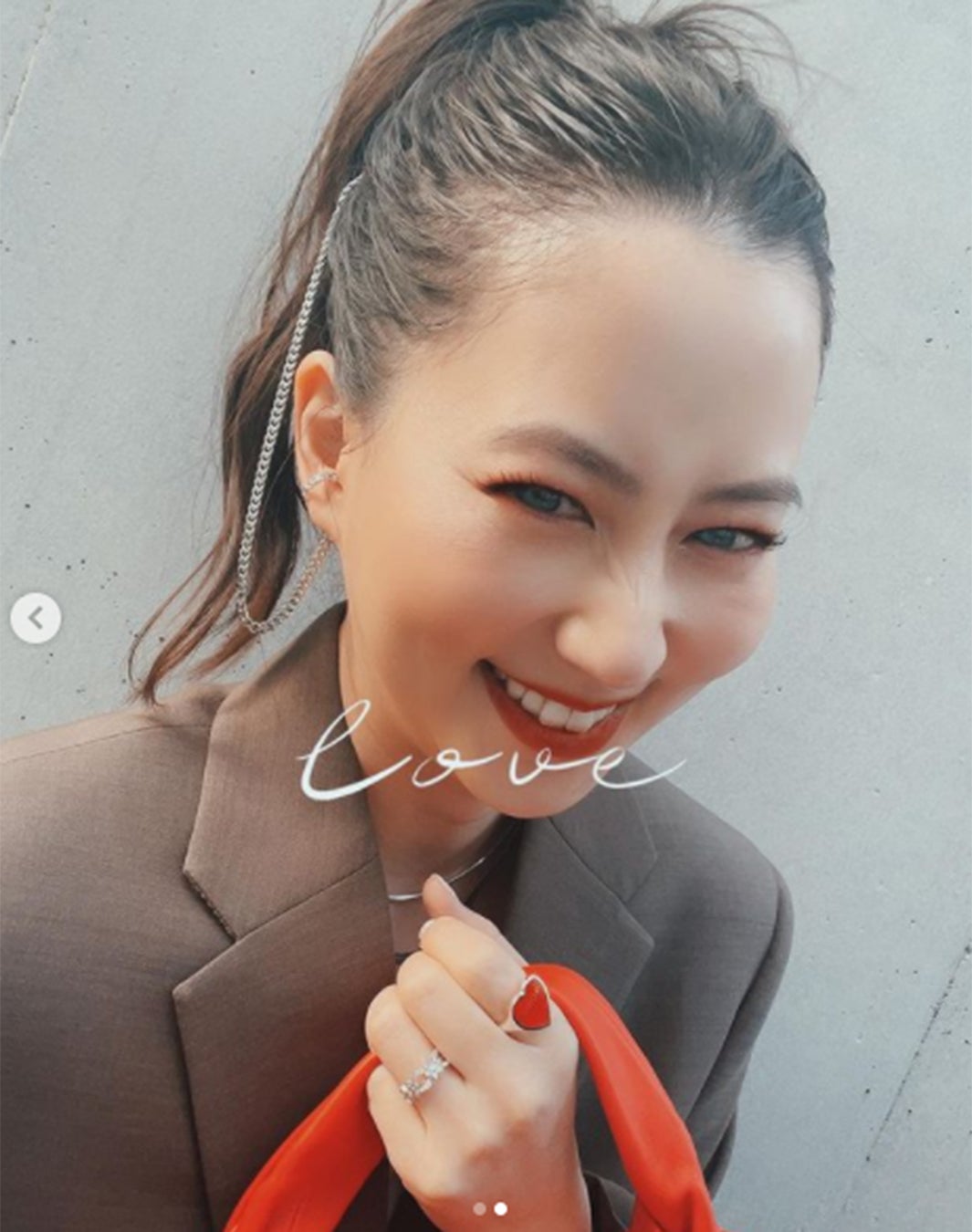 新婚・河北麻友子、左手薬指に注目集まる「輝いてる」「素敵」