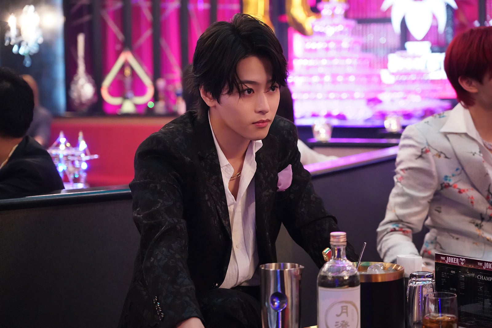 新木曜劇場「愛の、がっこう。」No.1ホストつばさ役・荒井啓志、Snow Manラウールと築いた信頼関係「カヲルがいるとつばさになれる」【インタビュー】