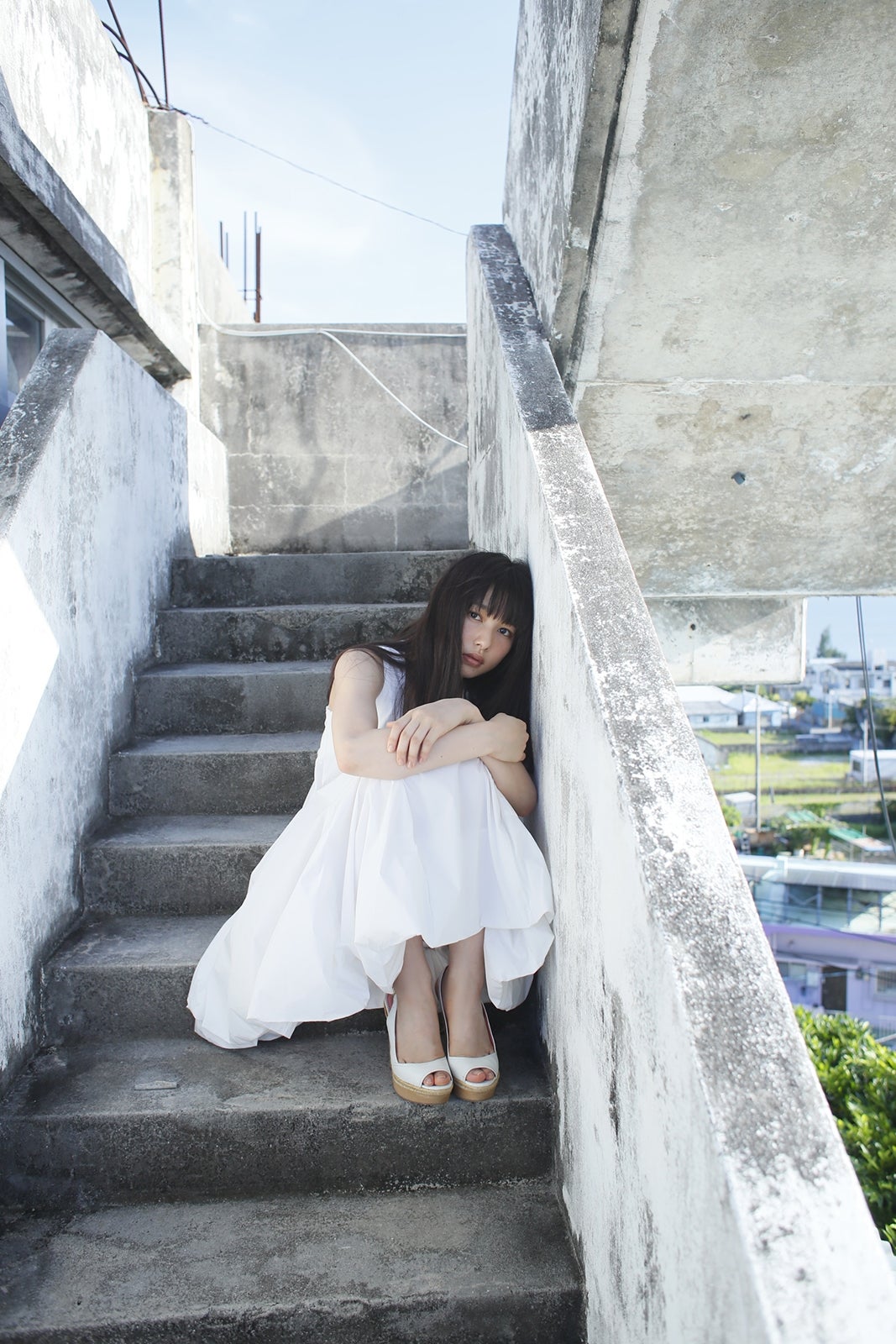 「ファースト写真集 桜井日奈子です。」／KADOKAWA発行 撮影：桑島智輝