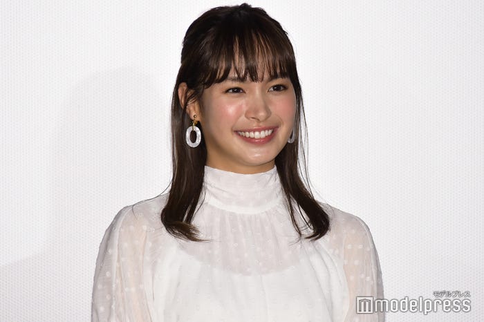 ロングヘアの関水渚(C)モデルプレス