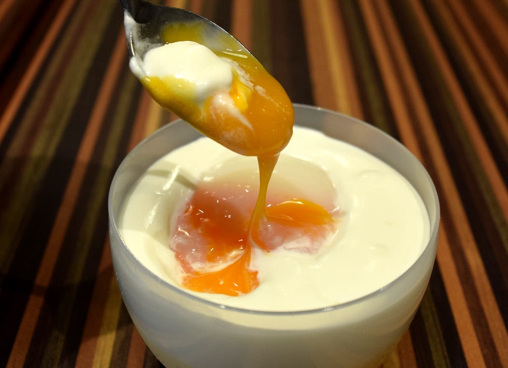 熱海初のプリン専門店「熱海プリン」誕生 「温泉玉子のっけプリン」が斬新!