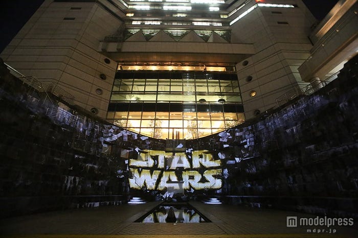 プロジェクションマッピング「スター・ウォーズ 果てしなき銀河の旅」(C)&TM lucasfilm Ltd.