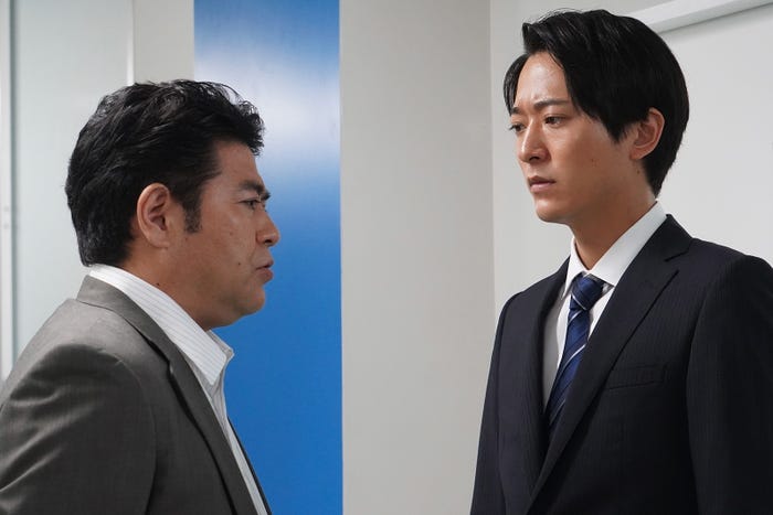 皆川猿時、浅香航大/「あなたの番です」第15話より(C)日本テレビ