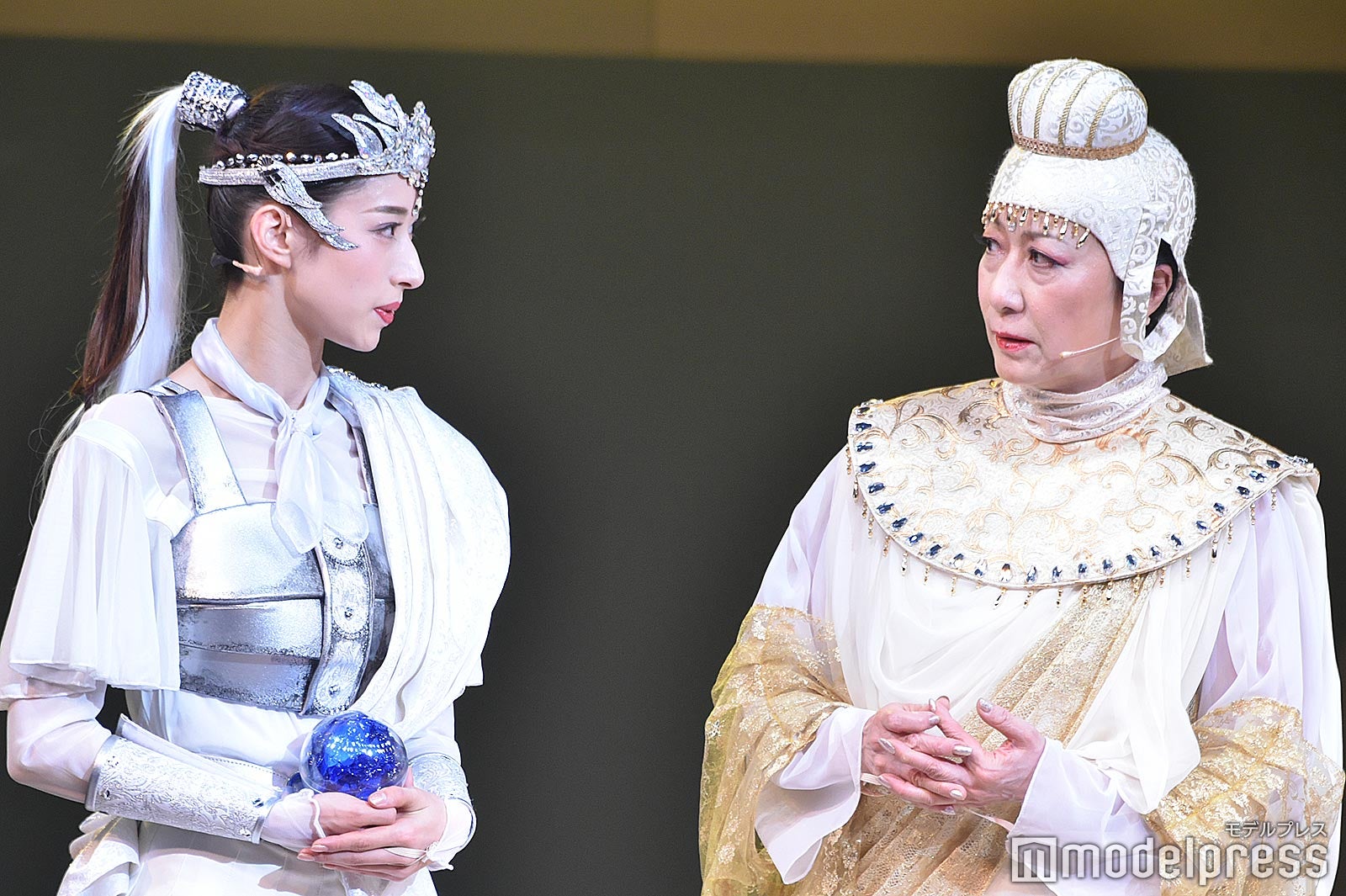 伶美うらら、高汐巴／「SEVENー西遊記7つの戦いー」カーテンコールより（C）モデルプレス