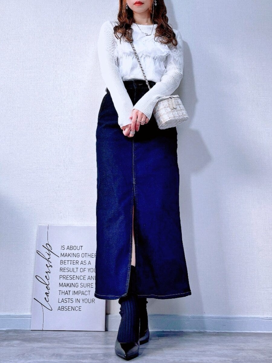 cocaチュールドッキングリブニットとデニムスカートコーデ