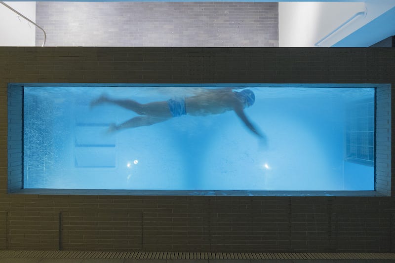 クロールの足の動きをチェック