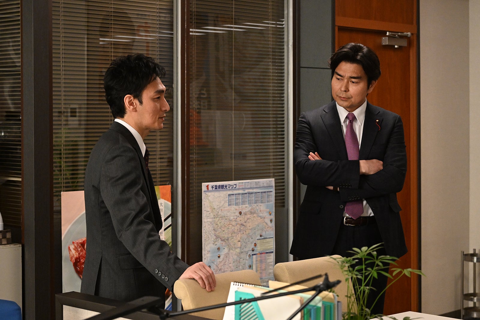 ＜罠の戦争 第8話＞鷹野、鷲津を裏切り鶴巻の手先に？可南子の元にはマスコミ殺到