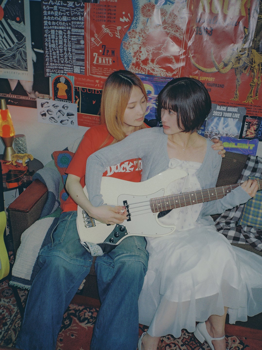 鞘師里保、小西桜子「付き合ってあげてもいいかな」ティザービジュアル（C）「付き合ってあげてもいいかな」製作委員会・MBS