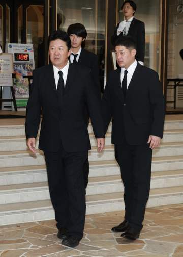 教え子のDeNA・筒香嘉智、日本ハム・万波中正らが黒いスーツで弔問 大阪桐蔭・西谷浩一監督の姿も 渡辺元智さんお別れの会