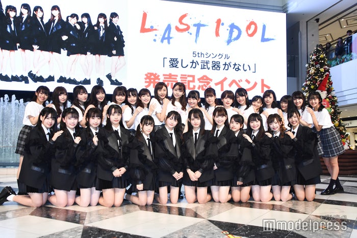 ラストアイドル2期生(前列左から)下間花梨、大場結女、町田穂花、佐佐木一心、田中佑奈、橋本桃呼、水野舞菜、篠田萌、山本琉愛、延命杏咲実、畑美紗起、栗田麻央 (C)モデルプレス