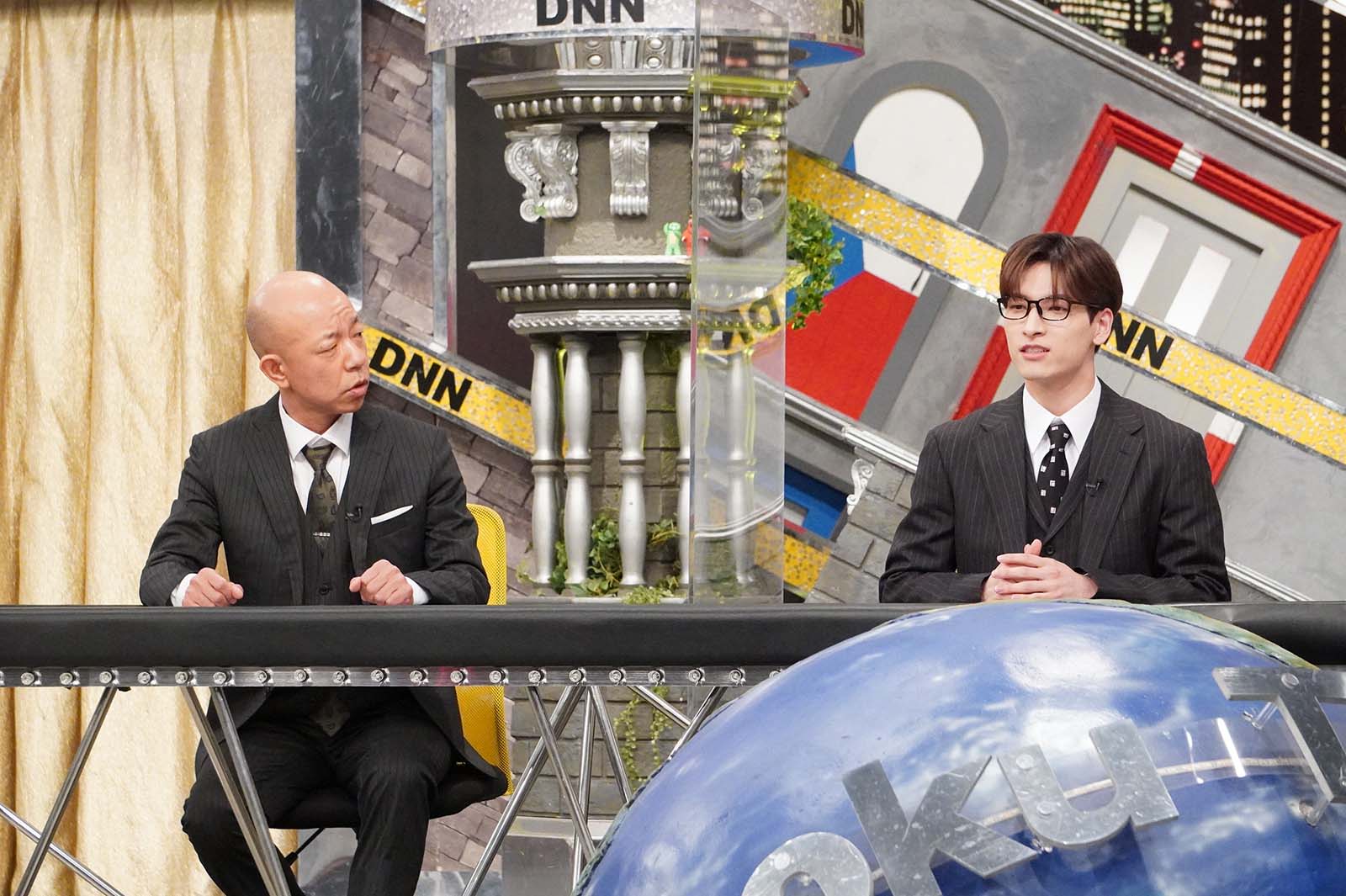 小峠英二、金城碧海（C）フジテレビ