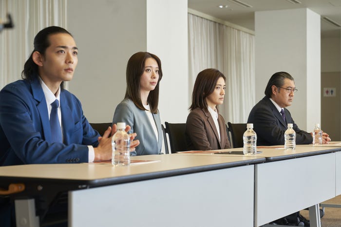 (左から)竜星涼、田鍋梨々花、星野真里、小手伸也「スタンドUPスタート」最終話より(C)フジテレビ