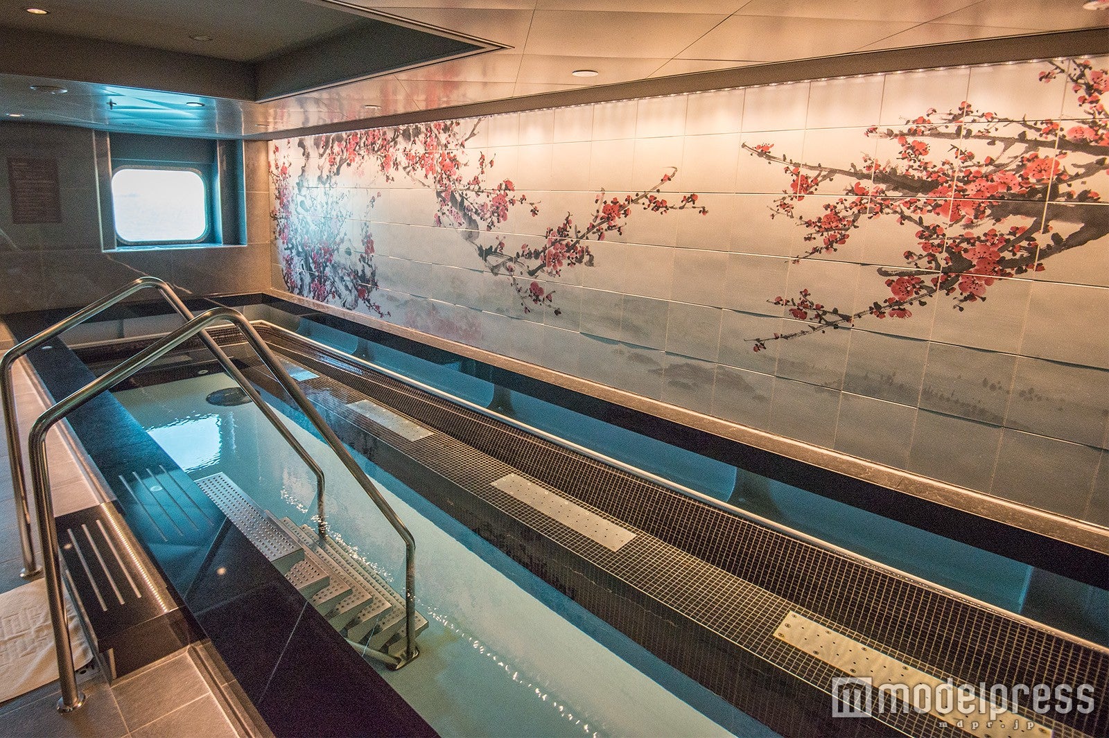 大きな湯船に使ってゆったり （C）モデルプレス