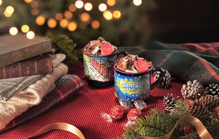 クリスマス メルティ ホットショコラドリンク(リンドール 1個付き)各700円/画像提供:株式会社 横浜赤レンガ