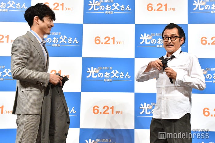 坂口健太郎、吉田鋼太郎 (C)モデルプレス