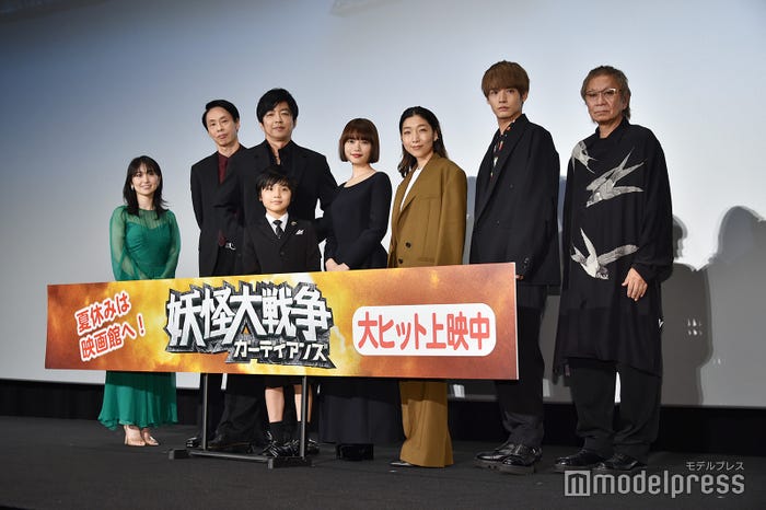 (左から)大島優子、大倉孝二、大沢たかお、寺田心、杉咲花、安藤サクラ、赤楚衛二、三池崇史監督(C)モデルプレス