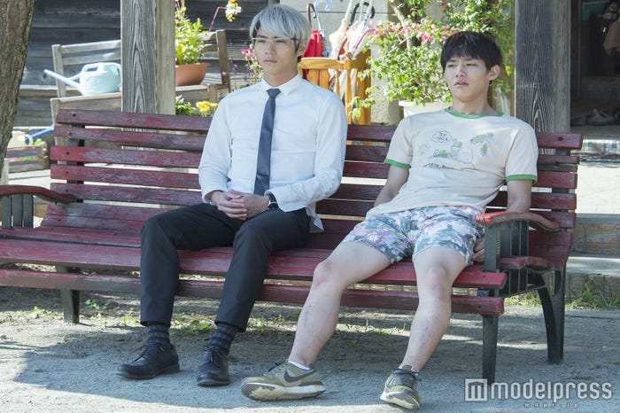 賀来賢人、野村周平(C)2016 真造圭伍・小学館/「森山中教習所」製作委員会