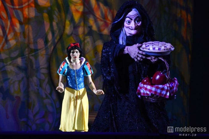 「ディズニー・オン・アイス」小人がいない時にやってきた老婆