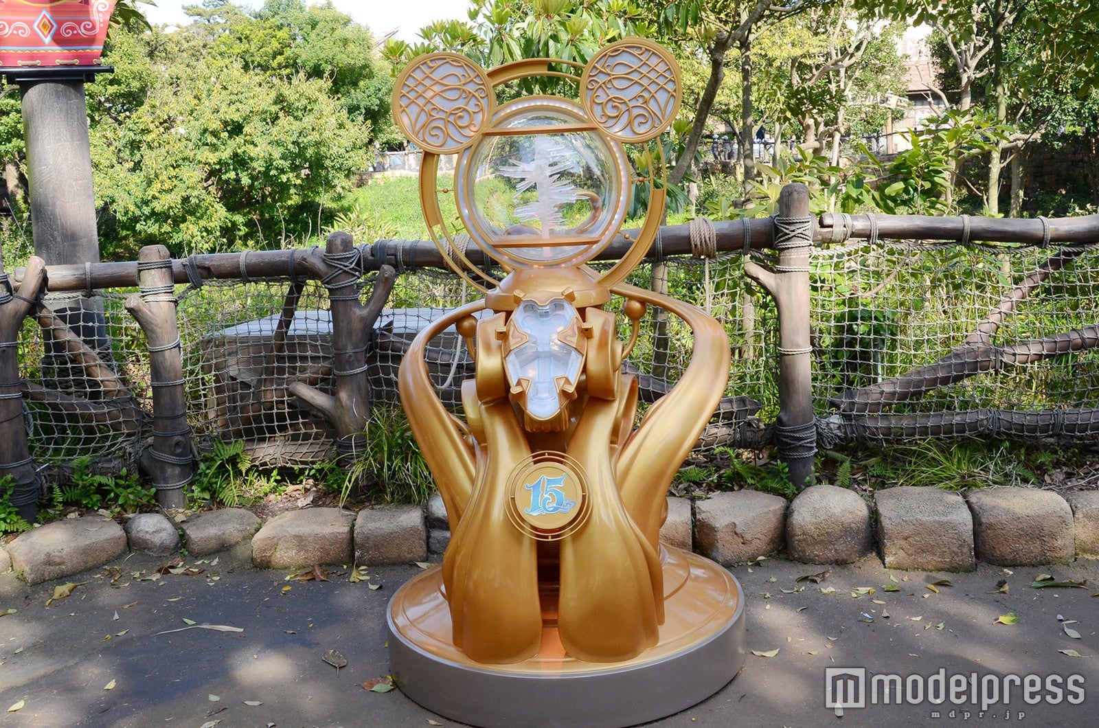 クリスタルポイント／「東京ディズニーシー15周年“ザ・イヤー・オブ・ウィッシュ”」（C）モデルプレス