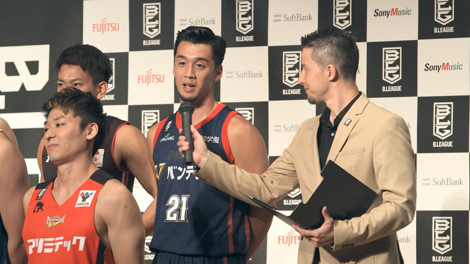 Bリーグの会見にチーム代表として登壇する凌「TERRACE HOUSE TOKYO 2019-2020」19th WEEK （C）フジテレビ／イースト・エンタテインメント