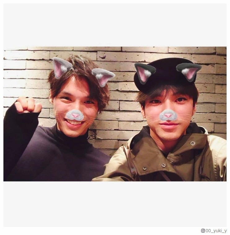 福士蒼汰、念願の“猫”に 山田裕貴が公開「どうしてもやりたかったんだって」 プライベートショットにファン歓喜