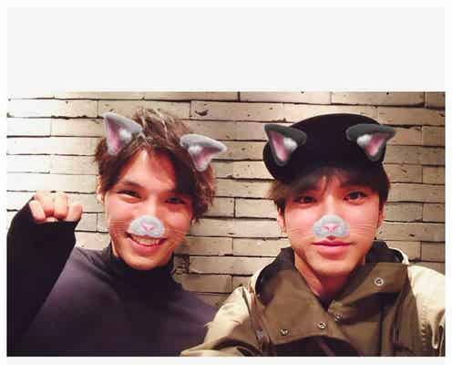 福士蒼汰、念願の“猫”に 山田裕貴が公開「どうしてもやりたかったんだって」 プライベートショットにファン歓喜